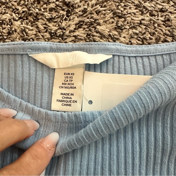 H&M Bubble Sleeve Baby blue Crop Top - Picture 2 of 3